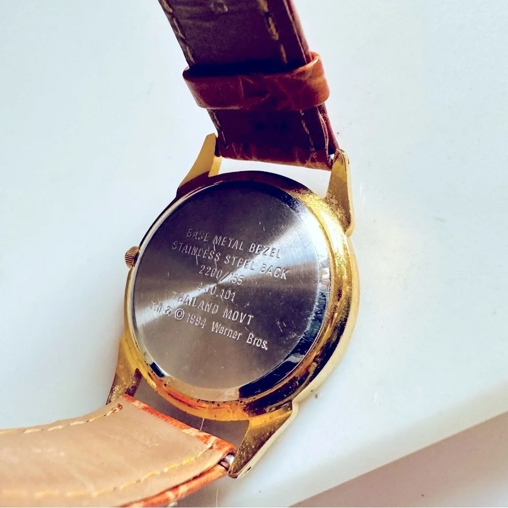 VTG Armitron Quartz Tazmanian Devil Gold Leather Watch 33.2mm 18.5mm Lug Runs